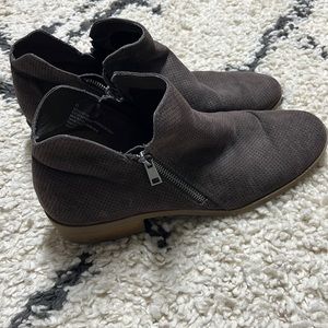 Universal Thread Boots